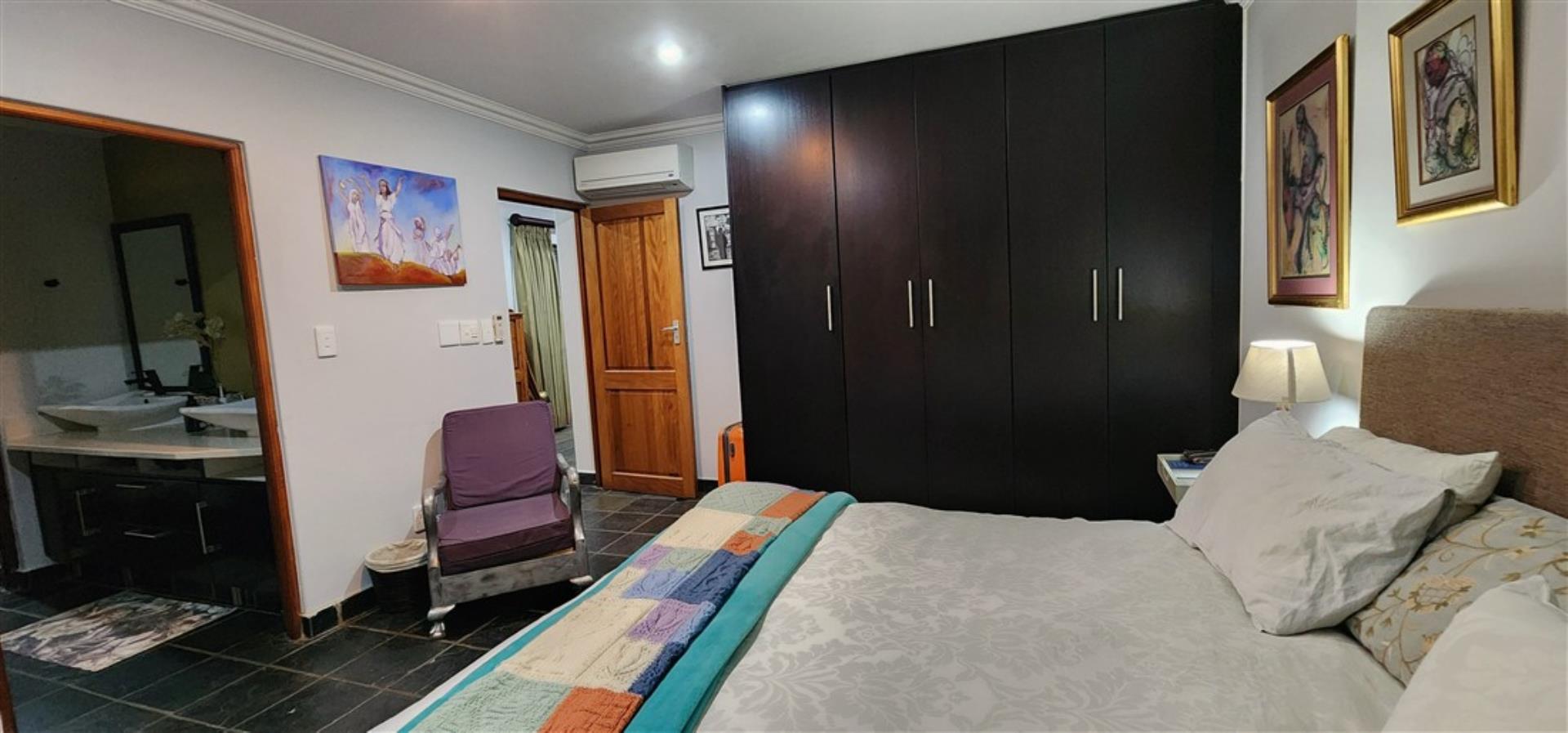 756806_Bedroom_1b[1].jpg
